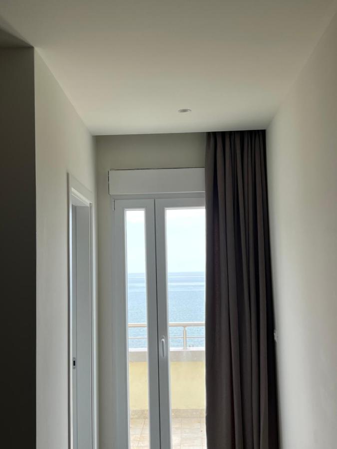 Split Rooftop Suites Durres Bagian luar foto