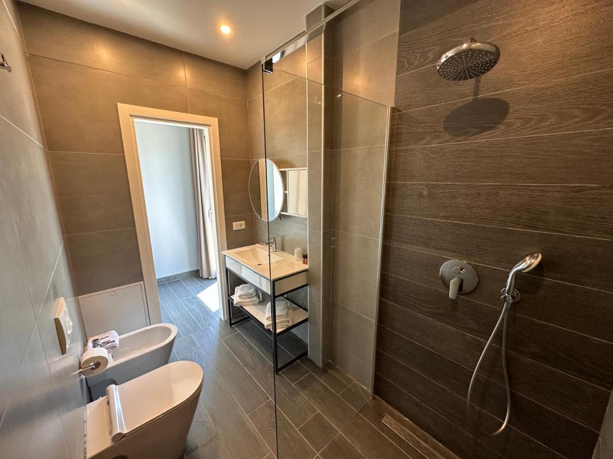 Split Rooftop Suites Durres Bagian luar foto
