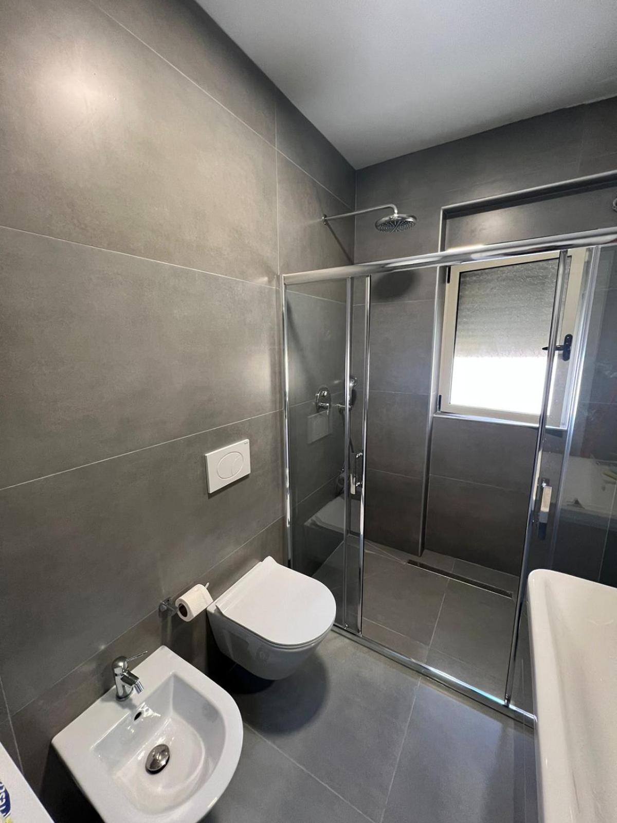 Split Rooftop Suites Durres Bagian luar foto